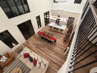 Lakeside Retreat - 5