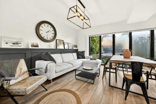 Family home by the lake - 3