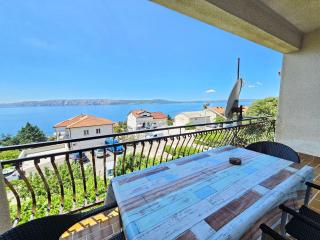 Apartment Wohnung für 7 Personen mit Terrasse und Meerblick by Interhome - 0