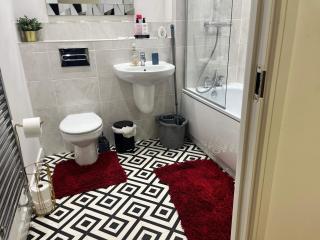 Prime Location - Apt - Stay 4 - Lakeside - Parking - 3