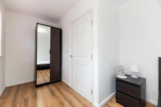 2 Bed House Dartford Station 10 min walk Parking - Pass the Keys - 3