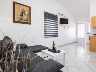 Apartment Apartment Skundric 4 by Interhome - 4