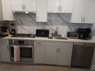 UBC Area Gem Spacious 2-Bedroom Townhouse with Full Kitchen - 6