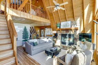 Hot Tub and Barrel Sauna! Lakefront Innsbrook Chalet - Wright City - 4