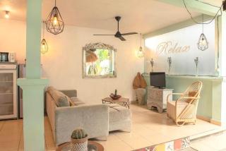 2 BR Central Seminyak Villa Hibiscus Walk to shop and Beach - 8