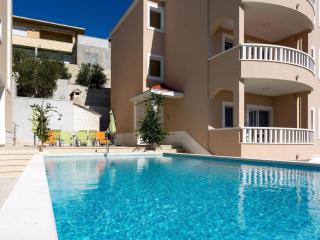 Apartment in Dugi Rat mit Großer Terrasse by Interhome - 2