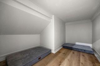 Music-Themed Montrose 2BR Townhome Sleeps 10 with Gated Parking - 6