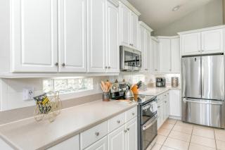 You're On Island Time in this 4 BR in Quiet Neighb - 5