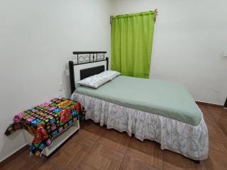 HABITACION PRIVADA CON BAÑO PRIVADO, VENTILADOR, WiFi Y RESTAURANT - 0