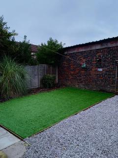 Modern 3-BR Home on Edge of City Center With Free Parking - 9