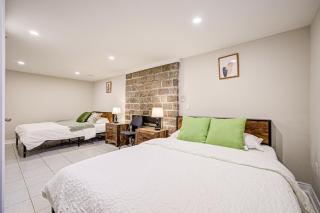 Lower-Level Classic House in Richmond Hill - 5