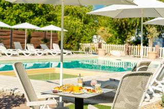 Colors Holiday Hotel - 8