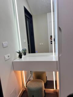 Brand New Modern Apartment, 2 Bedrooms and 2 Bathrooms - 9