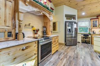 Peaceful 3-Bedroom Home with Pool in Sarasota - 2