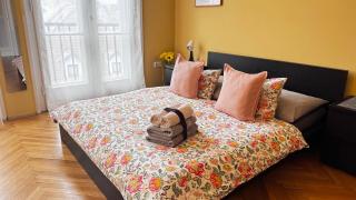 Extralarge Queen Room in the Heart of Bratislava with balcony - 9