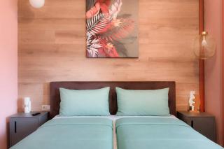 Central 2BR with Designer Interior and Work Desk - 7