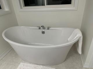 Serene Escape Near Niagara Falls - Premium - 8