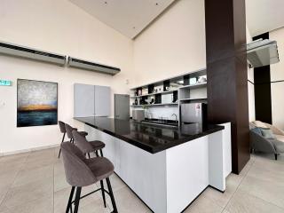 500m walking to CIQ I 2 day -20 Percent Offer I 7pax 2BR, Free Netflix and Viu ,1 carpark - 2