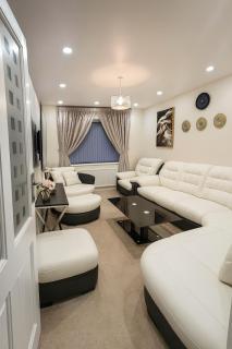 Decor Dreams - Luxury Family & Business Stay - 1