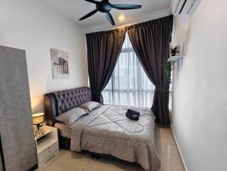 500m walking to CIQ I 2 day -20 Percent Offer I 7pax 2BR, Free Netflix and Viu ,1 carpark - 8