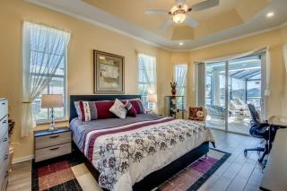 Lake Kennedy water front villa - 7