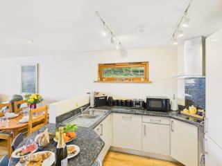 1 Arvor – Two-Bedroom Apartment with Parking at Maenporth Beach! Cornwall - 7