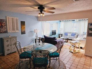 Holiday Home Wunderschönes Ferienhaus in Lauderdale-by-the-Sea by Interhome - 2