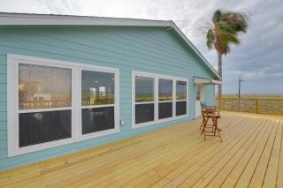 Near Boat Ramp Home with Deck and Grill in Freeport - 5