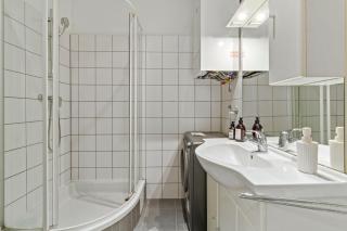 Long Stay - 4 minutes to Metro - Fast Wifi - 8