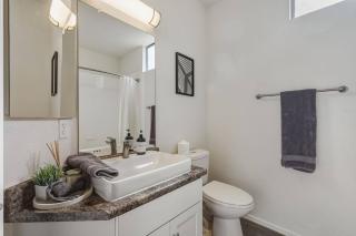 Ascent 1070 Scottsdale 2BR l 2BA l Free Parking l Pool l Gym - 1