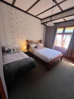 Chic 4 bedroom City Home with large Garden - 4