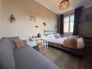 Logis Hôtel- Restaurant Le Relais Guillaume de Normandy-PARKING GRATUIT-Bornes électriques-VUE BAIE TERRASSE-Calme - 4