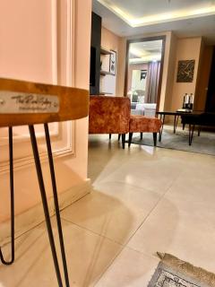 Gold Crest Premium Apartment - 1