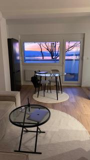 Konstanz Lakeside Apartment - 9