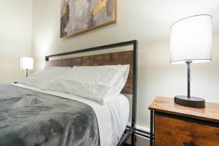 Spacious 2BR - 15m to Times Square - FREE Parking - 1