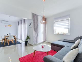 Apartment Apartment Olujic 2 by Interhome - 2