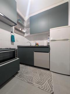 Evros Stay - Modern 2 Bedroom Ground Floor Suite - 7