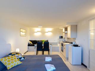 Apartment Einzimmerwohnung mit Terrasse und Blick auf den Berg by Interhome - 7