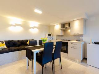 Apartment Einzimmerwohnung mit Terrasse und Blick auf den Berg by Interhome - 4