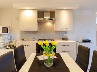 Apartment Einzimmerwohnung mit Terrasse und Blick auf den Berg by Interhome - 1