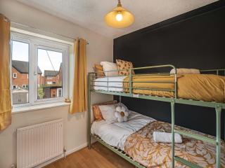 3 Bed Rest Home Middleton M24 Sleeps 8 - 6
