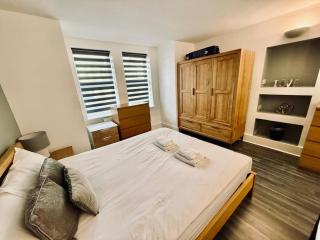 Bournemouth Hot Tub & Sauna Holiday Let - 8