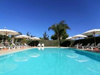 Apartment Appartement in Marsala mit gemeinschaftlichem Pool- Grill und Garten by Interhome - 2