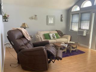 Waterfront home in quiet bay on Oneida Lake - 8