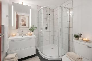 Bright and Comfortable 2BR Downtown Apartment for Families and Groups - 1