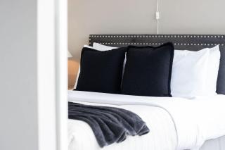 Lux Penthouse Retreat Near Yorkville with Parking - 5