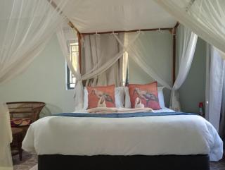 Cosy place along Zambezi River with Starlink Internet - 4