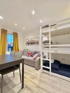 New PropertQuick 10-min train into Central Londony - 1