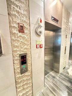 Luxe Condo at MOA - 6