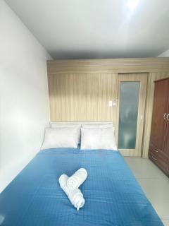 Luxe Condo at MOA - 4